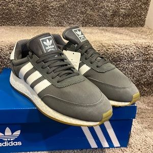 adidas Men’s Gray and White Classic Running Sneakers